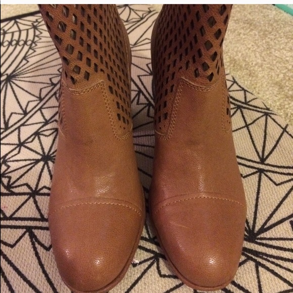 Calvin Klein Booties PRICE ⬇️ SOLD - Picture 3 of 4